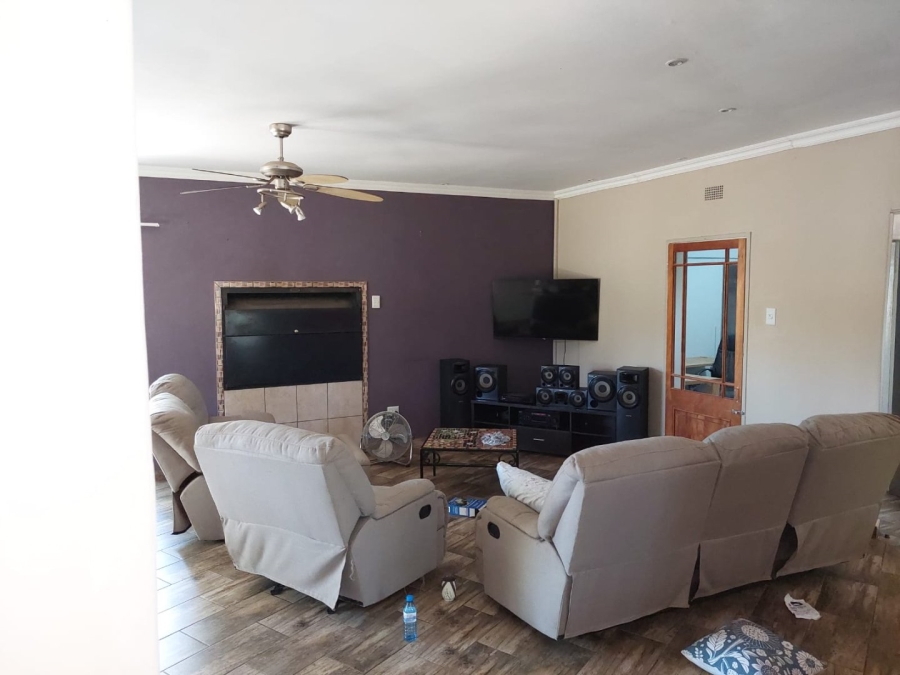 To Let 4 Bedroom Property for Rent in Adamayview North West